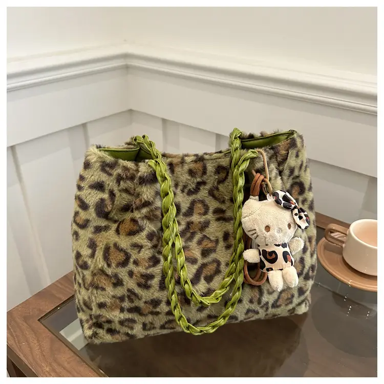 Plush Leopard Print Shoulder Bag for Women - Image 4