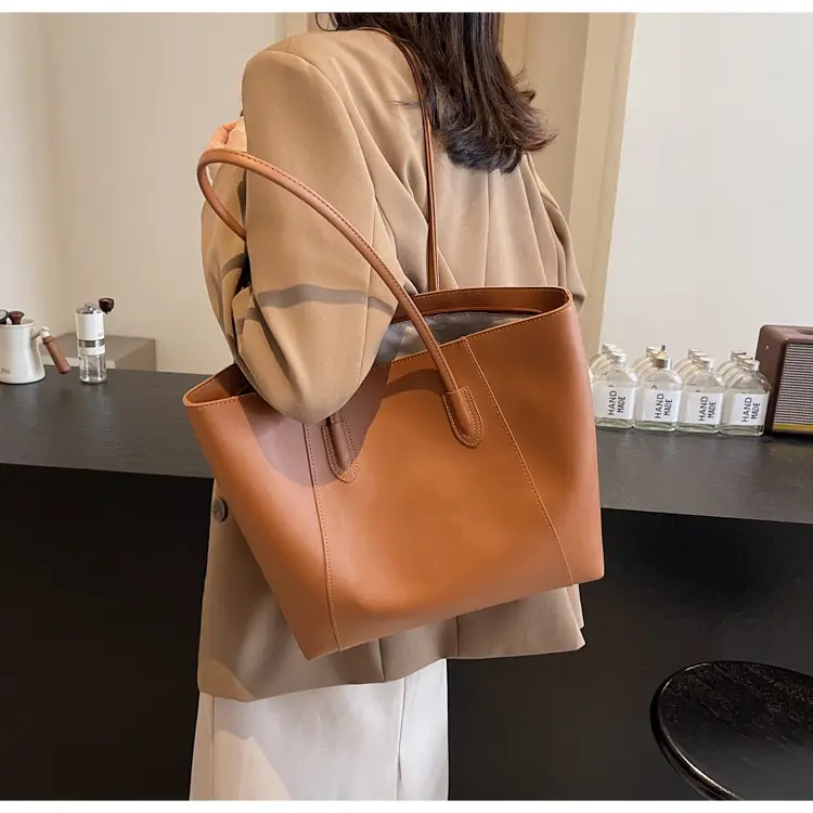 Women's Large Capacity Brown Leather Tote Bag — feature 26