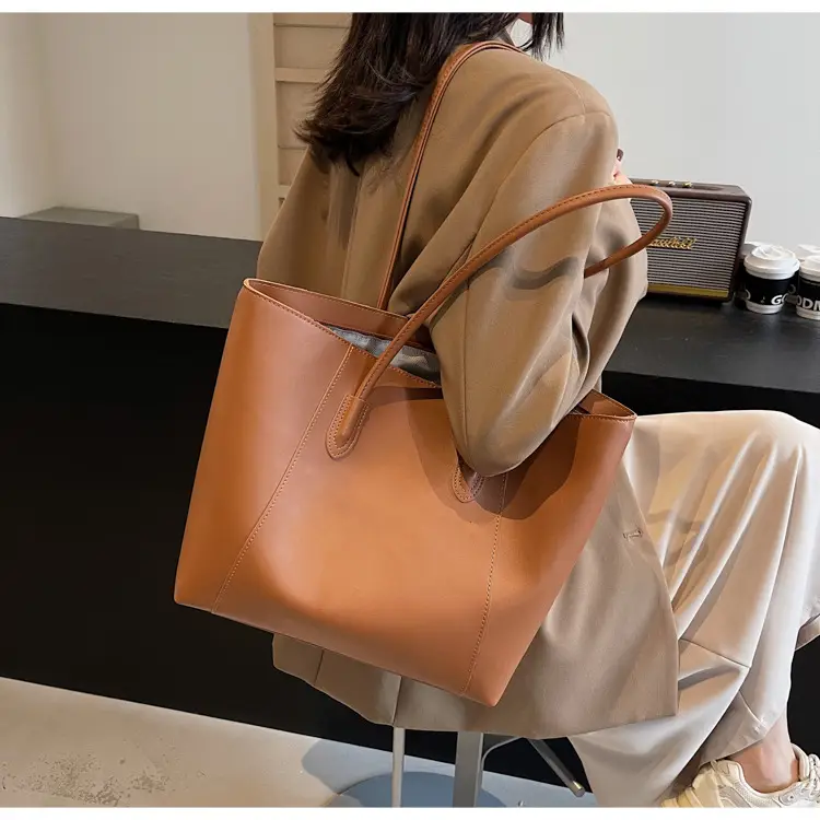 Women's Large Capacity Brown Leather Tote Bag — feature 27
