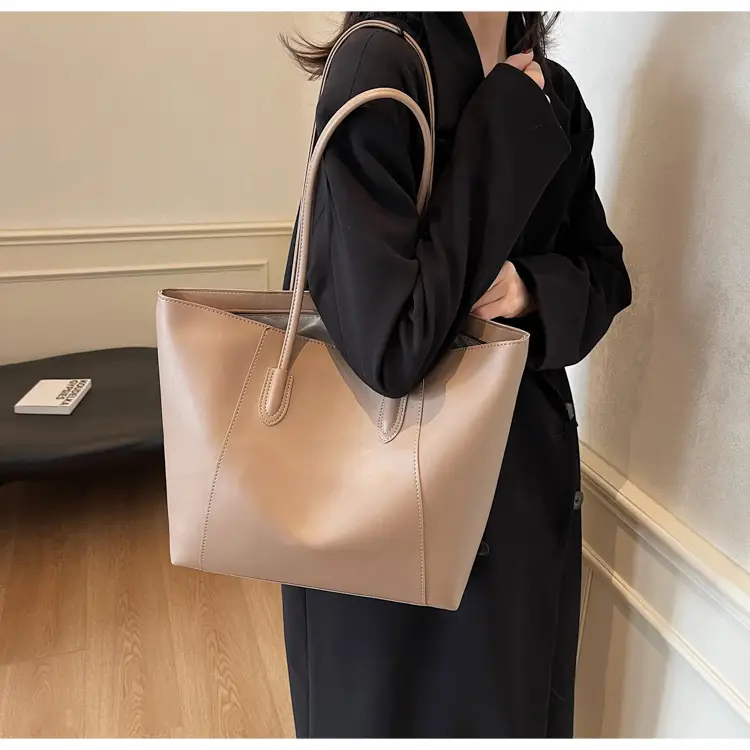 Women's Large Capacity Brown Leather Tote Bag — feature 37