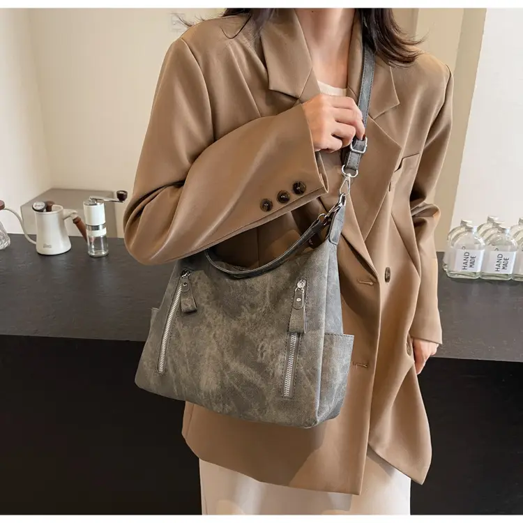 Women's Large Capacity Black Tote Bag with Shoulder Strap — feature 18