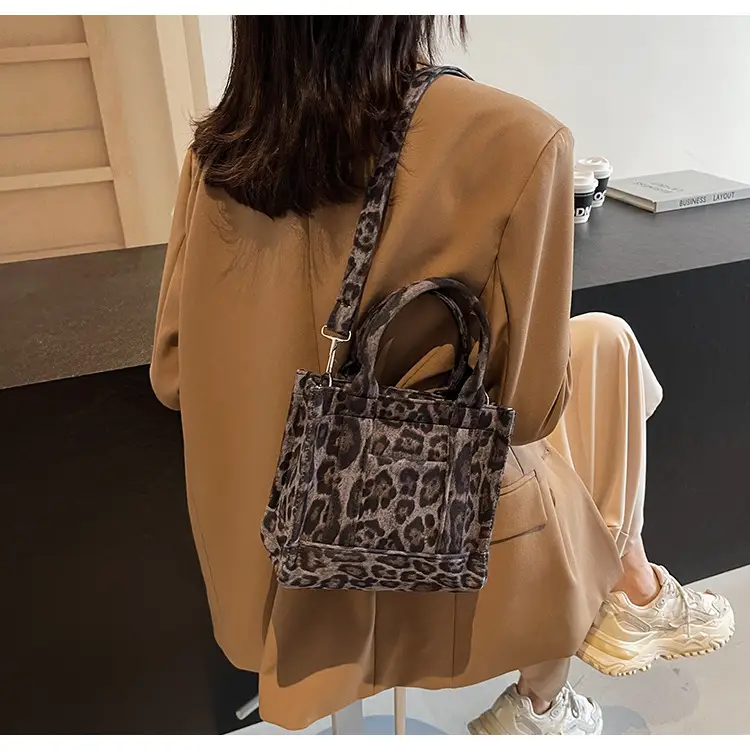 Vintage Leopard Tote Bag Women 2024 Commuter Crossbody Large Capacity — feature 18