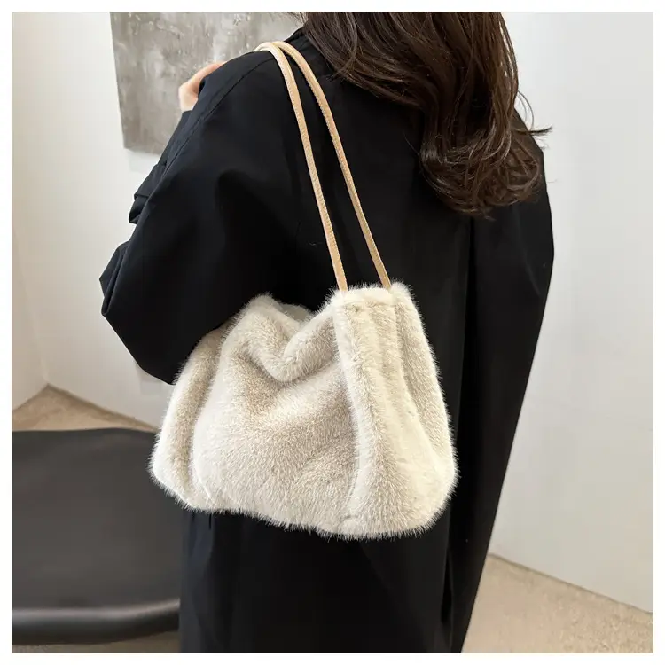 Black Plush Shoulder Bag for Women Autumn 2024 — feature 11