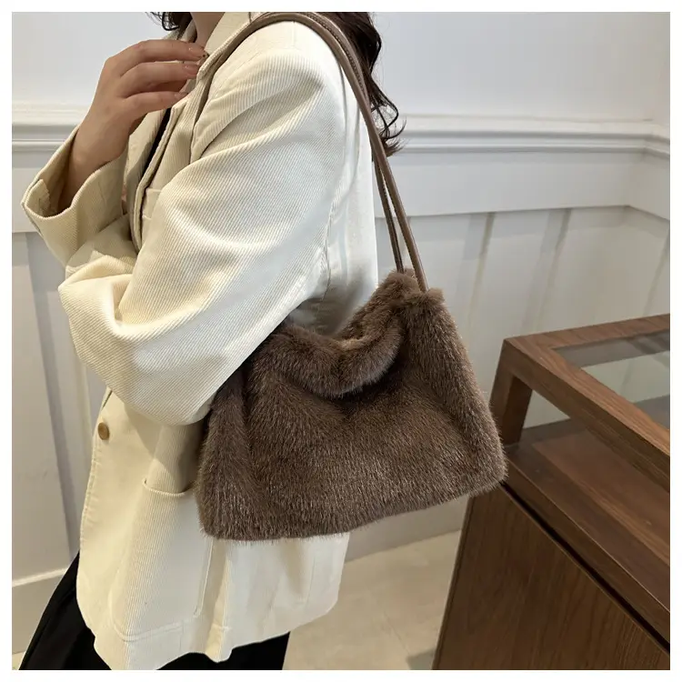 Black Plush Shoulder Bag for Women Autumn 2024 — feature 13