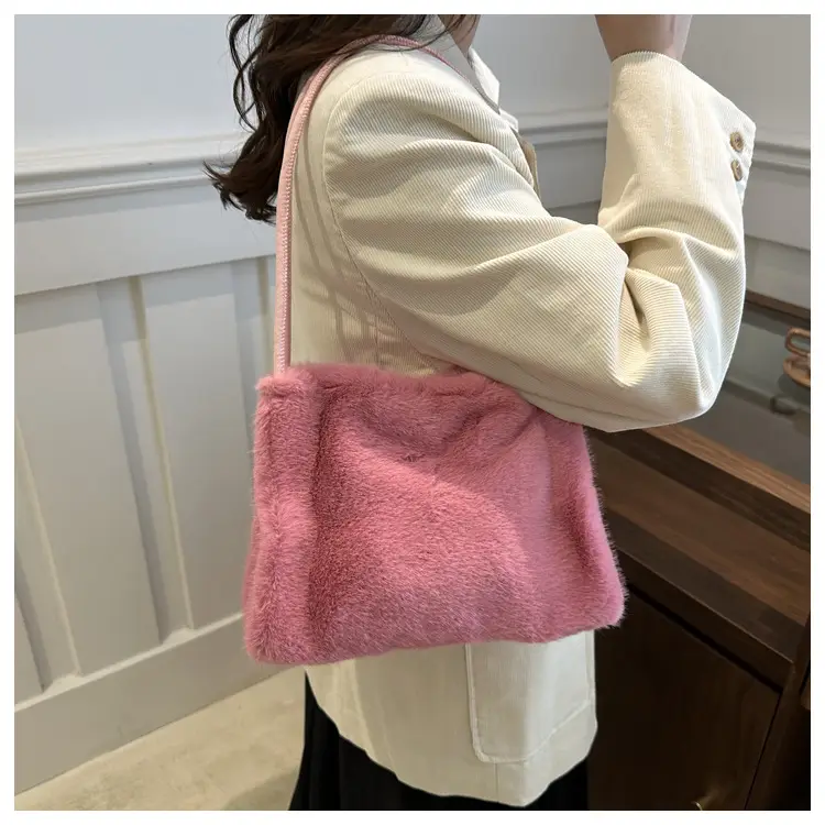 Black Plush Shoulder Bag for Women Autumn 2024 — feature 14