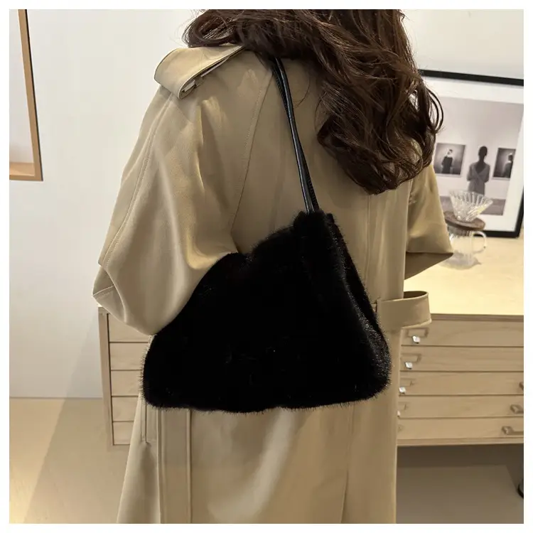 Black Plush Shoulder Bag for Women Autumn 2024 — feature 18