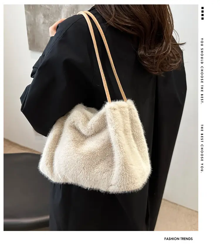 Black Plush Shoulder Bag for Women Autumn 2024 — feature 2