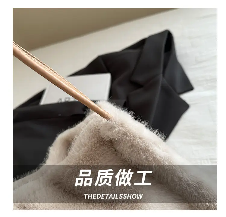 Black Plush Shoulder Bag for Women Autumn 2024 — feature 6