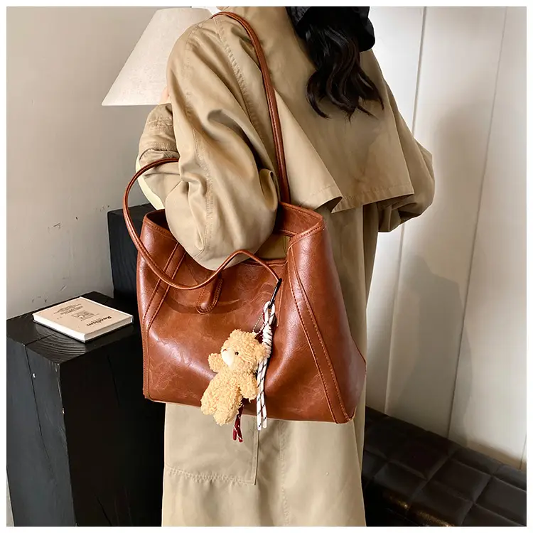Women's Large Capacity Tan Shoulder Bag 2024 Winter Commute — feature 13