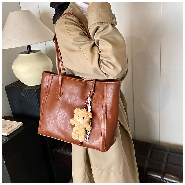 Women's Large Capacity Tan Shoulder Bag 2024 Winter Commute — feature 14