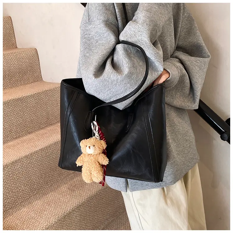 Women's Large Capacity Tan Shoulder Bag 2024 Winter Commute — feature 9