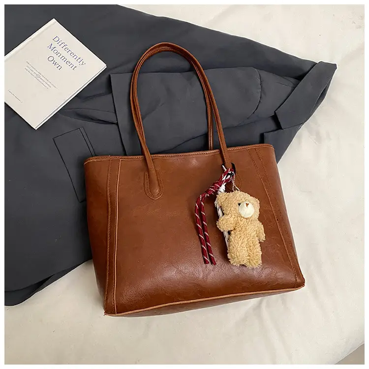 Women's Large Capacity Tan Shoulder Bag 2024 Winter Commute - Image 4