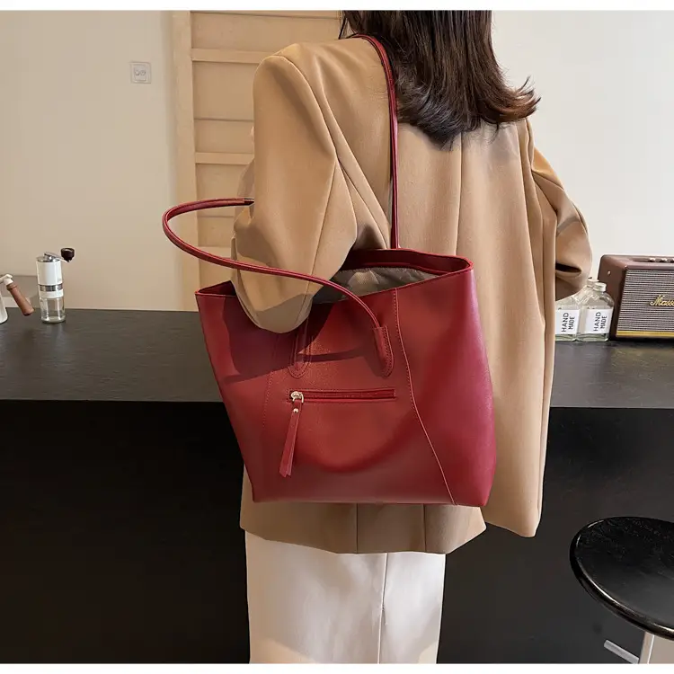 Women's Large Capacity Brown Leather Tote Bag — feature 23