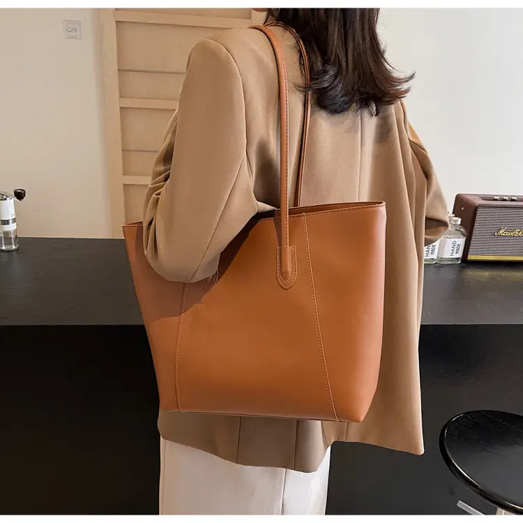Women's Large Capacity Brown Leather Tote Bag — feature 26