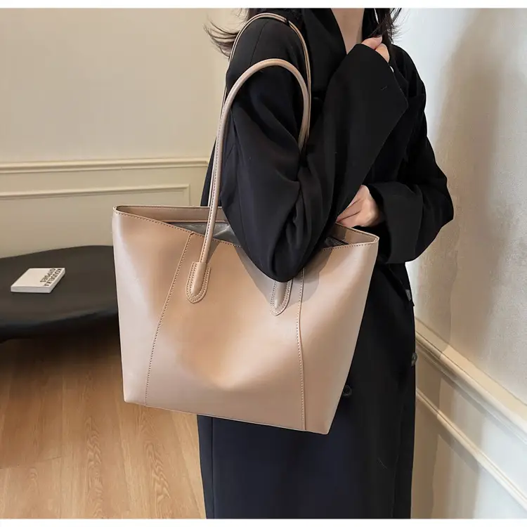 Women's Large Capacity Brown Leather Tote Bag — feature 37