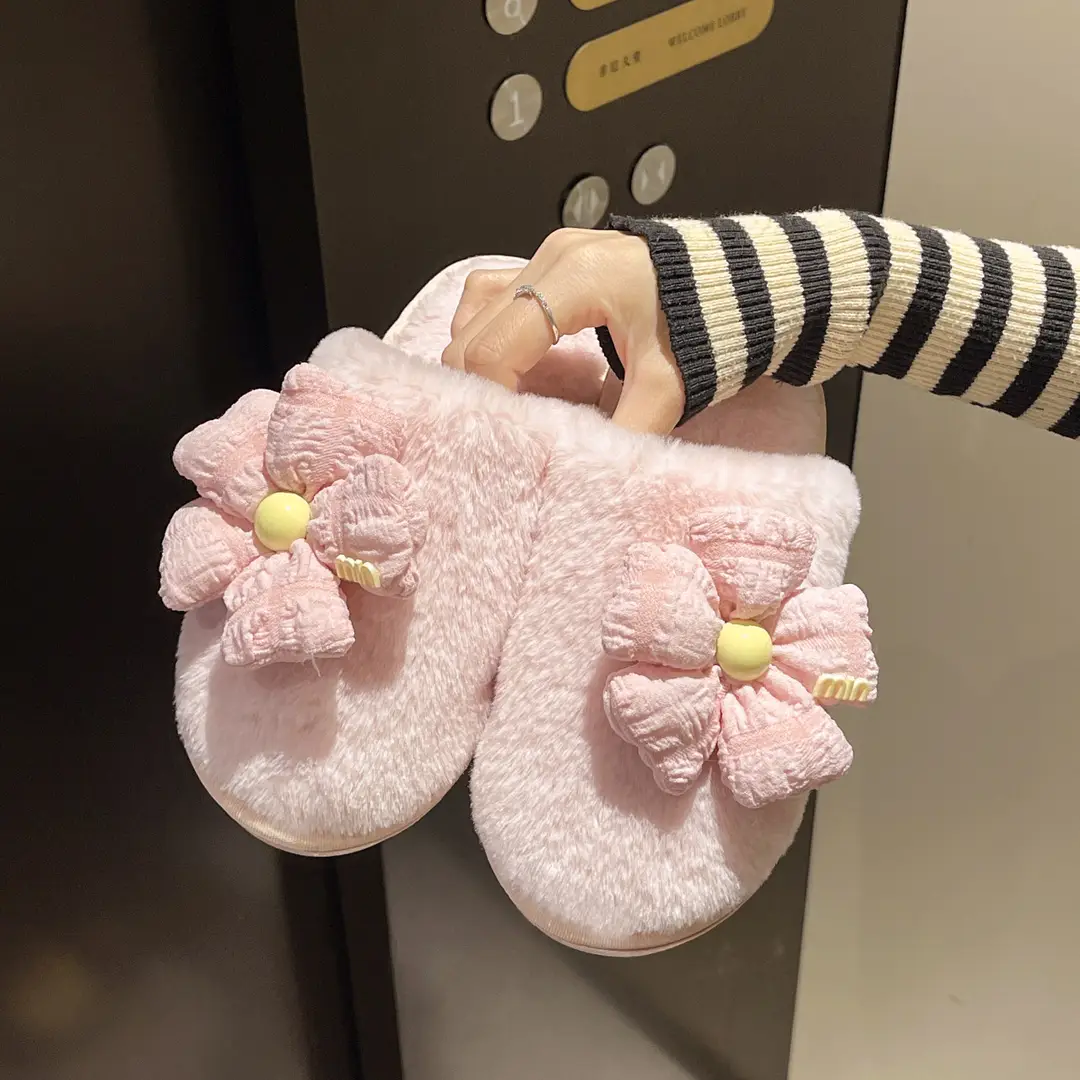 Foreign trade Baotou cute flower ladies plush slippers warm fluffy slippers sweet wind home cotton slippers wholesale — feature 1