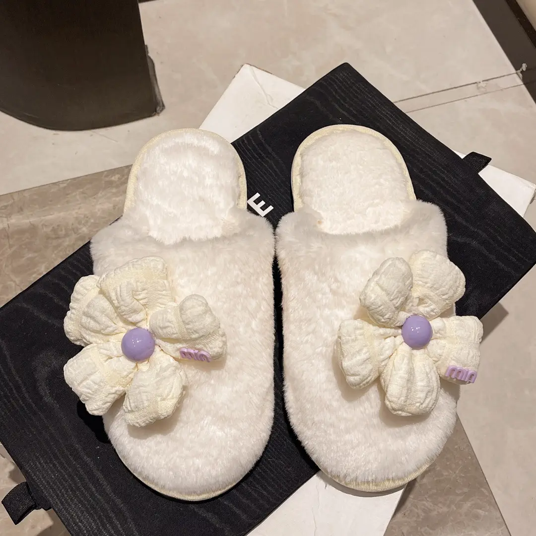 Foreign trade Baotou cute flower ladies plush slippers warm fluffy slippers sweet wind home cotton slippers wholesale