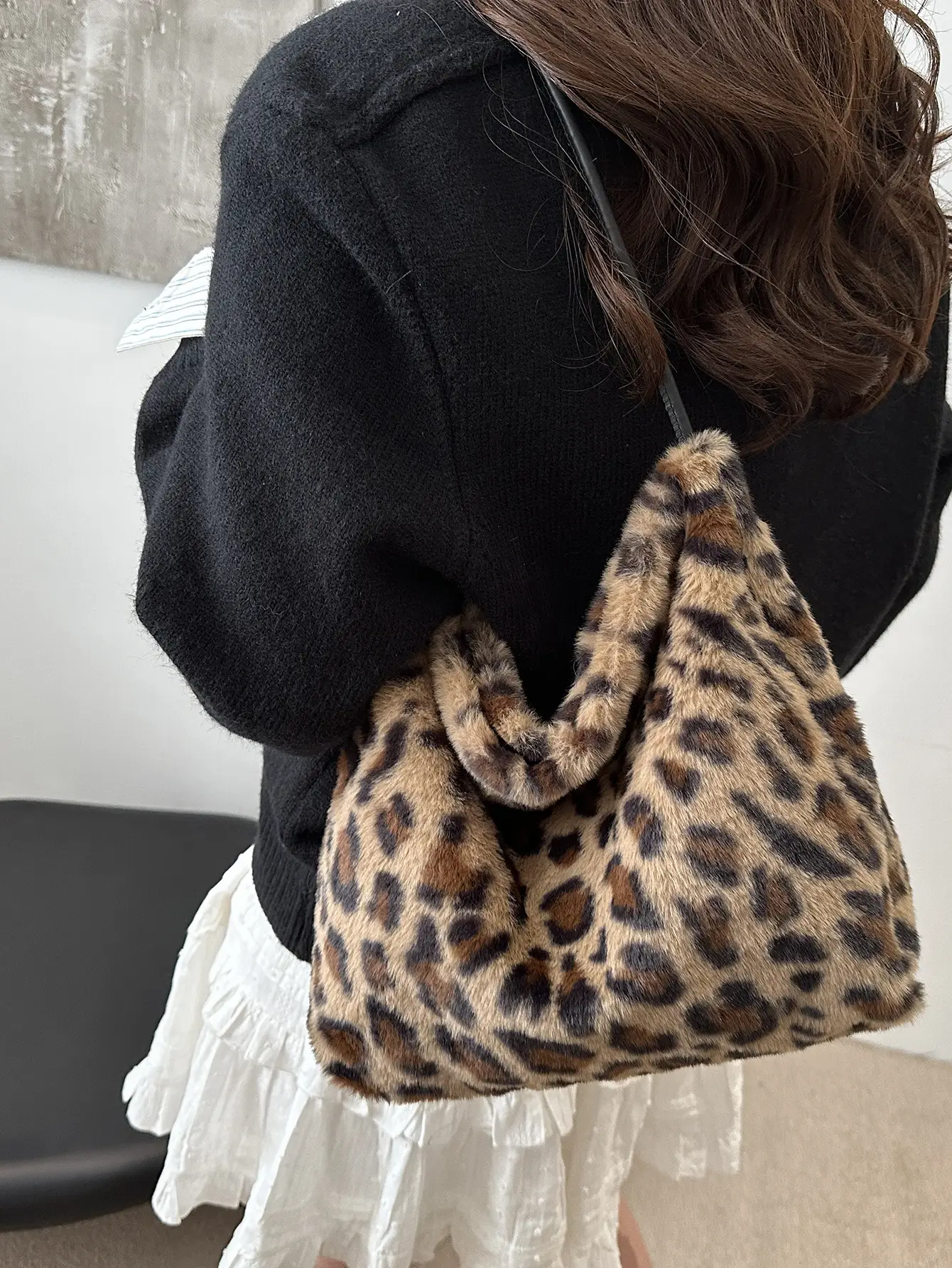 Leopard Print Fluffy Shoulder Commuter Tote Bag Large Capacity - Image 5