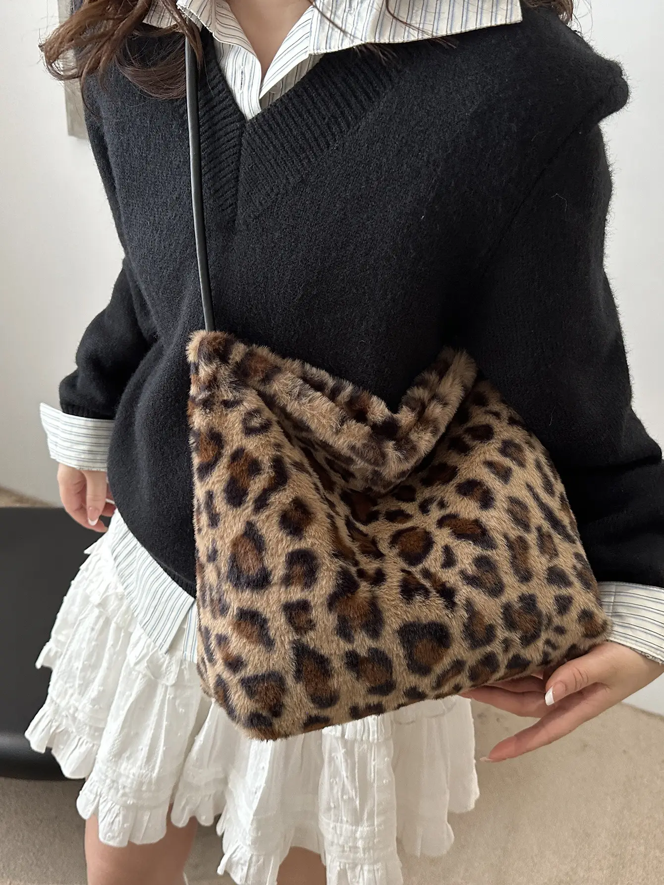 Leopard Print Fluffy Shoulder Commuter Tote Bag Large Capacity - Image 6