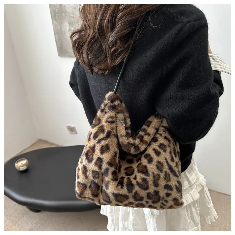 Leopard Print Fluffy Shoulder Commuter Tote Bag Large Capacity — feature 9