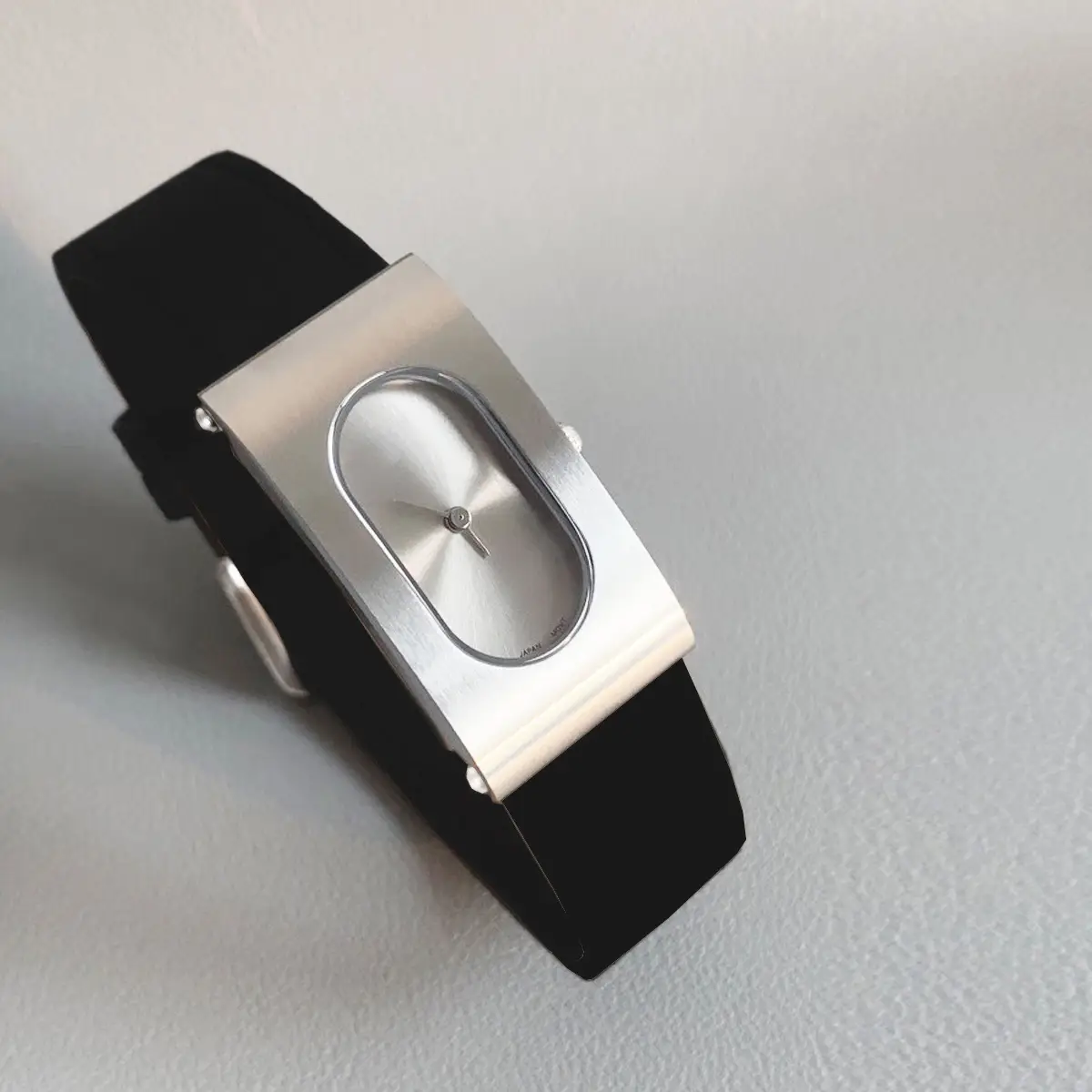 Women's Retro Quartz Watch Black Silicone Waterproof — feature 8