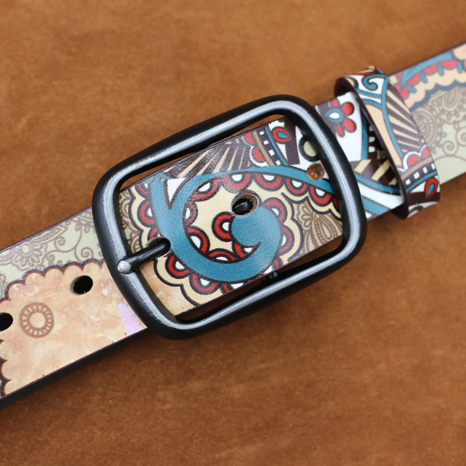Retro Ethnic Cowhide Belt with Buckle — feature 7