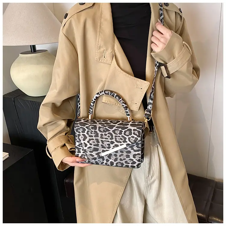 Leopard Textured Crossbody Bag for Women 2024 Winter — feature 15