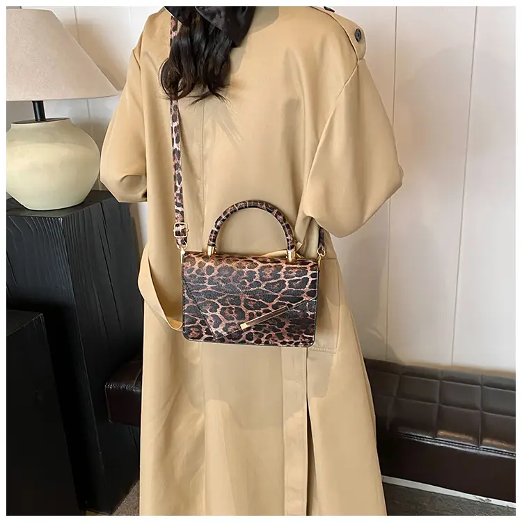 Leopard Textured Crossbody Bag for Women 2024 Winter — feature 17