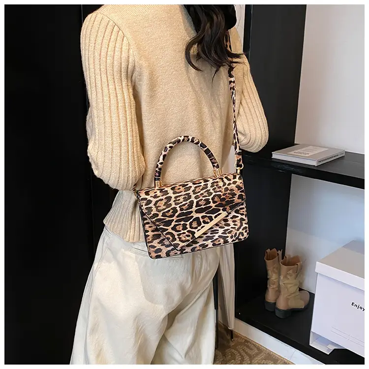 Leopard Textured Crossbody Bag for Women 2024 Winter — feature 8