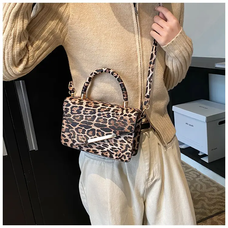 Leopard Textured Crossbody Bag for Women 2024 Winter — feature 9