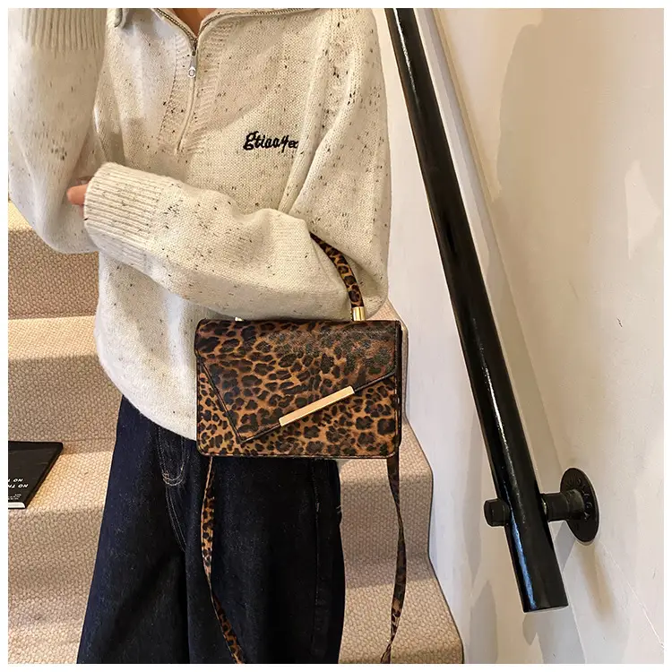 Leopard Print Vintage Shoulder Bag 2024 — feature 11