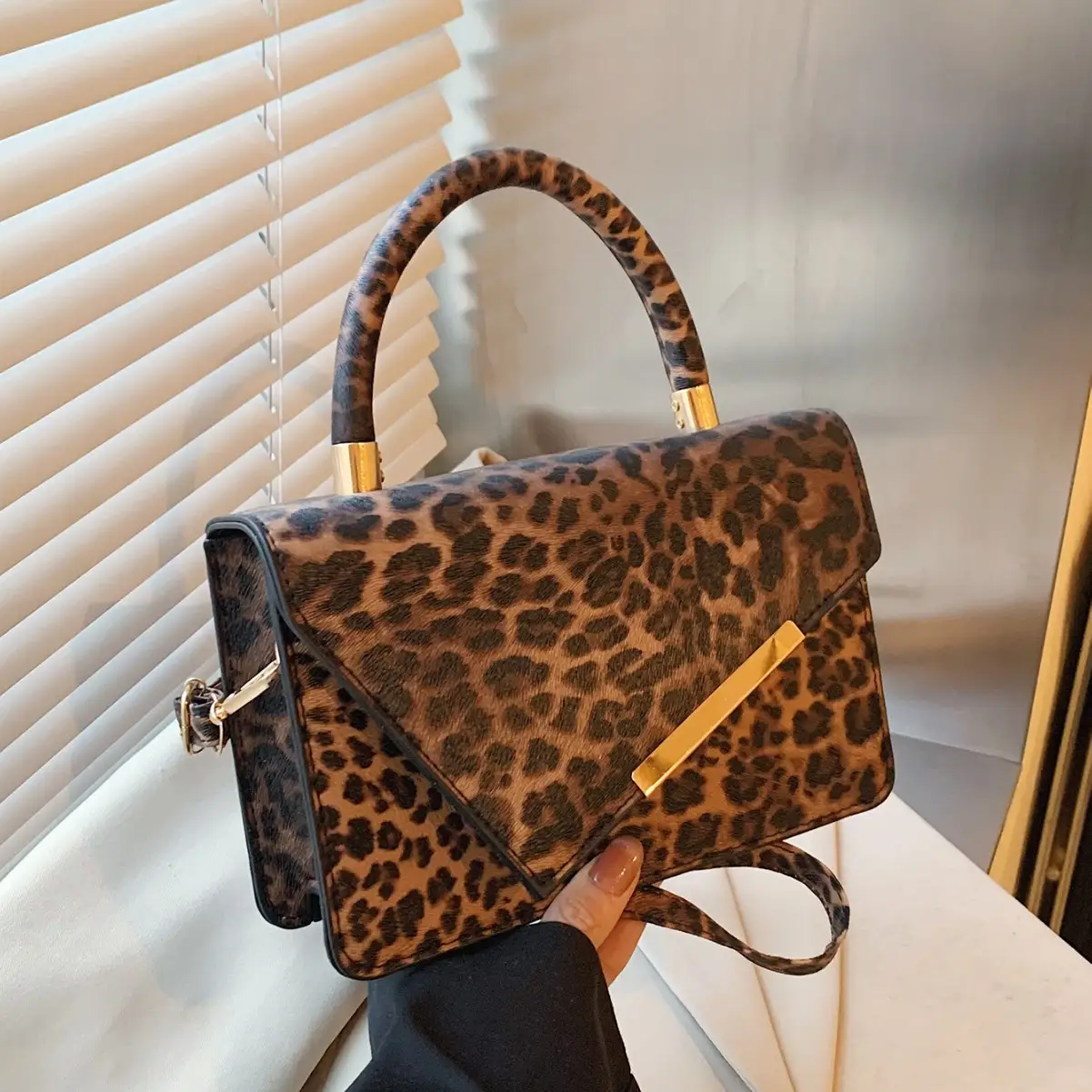 Leopard Print Vintage Shoulder Bag 2024 — feature 18