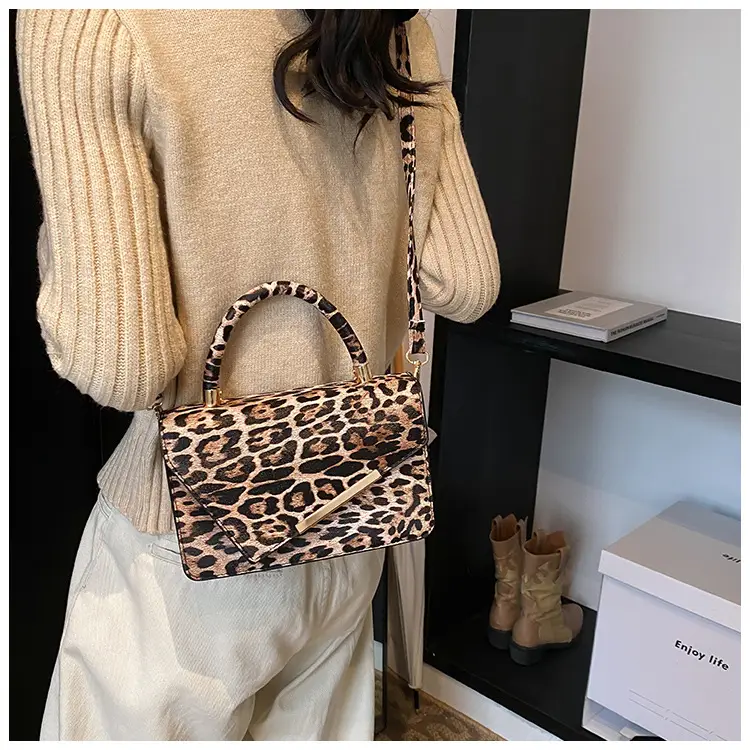 Leopard Print Vintage Shoulder Bag 2024 — feature 6