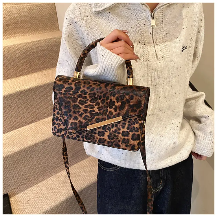 Leopard Print Vintage Shoulder Bag 2024 — feature 9