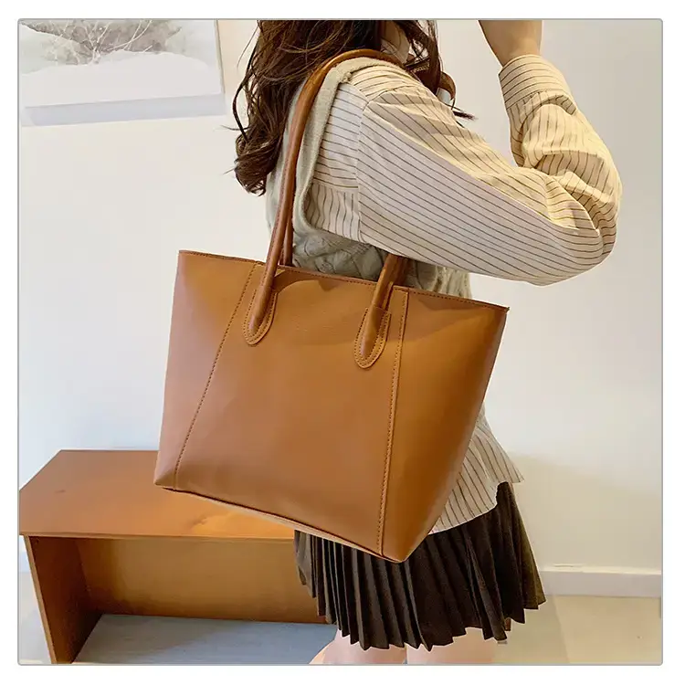 Women's Cream Leather Shoulder Bag 2024 Winter Autumn — feature 12