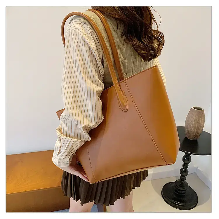 Women's Cream Leather Shoulder Bag 2024 Winter Autumn — feature 13
