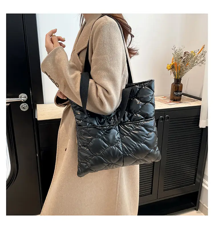 Women's 2025 Winter Padded Shoulder Bag Silver — feature 18