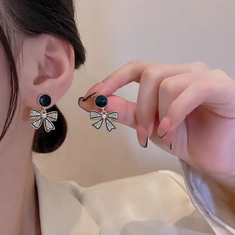 New Black Bow Pearl Earrings for Women — feature 1