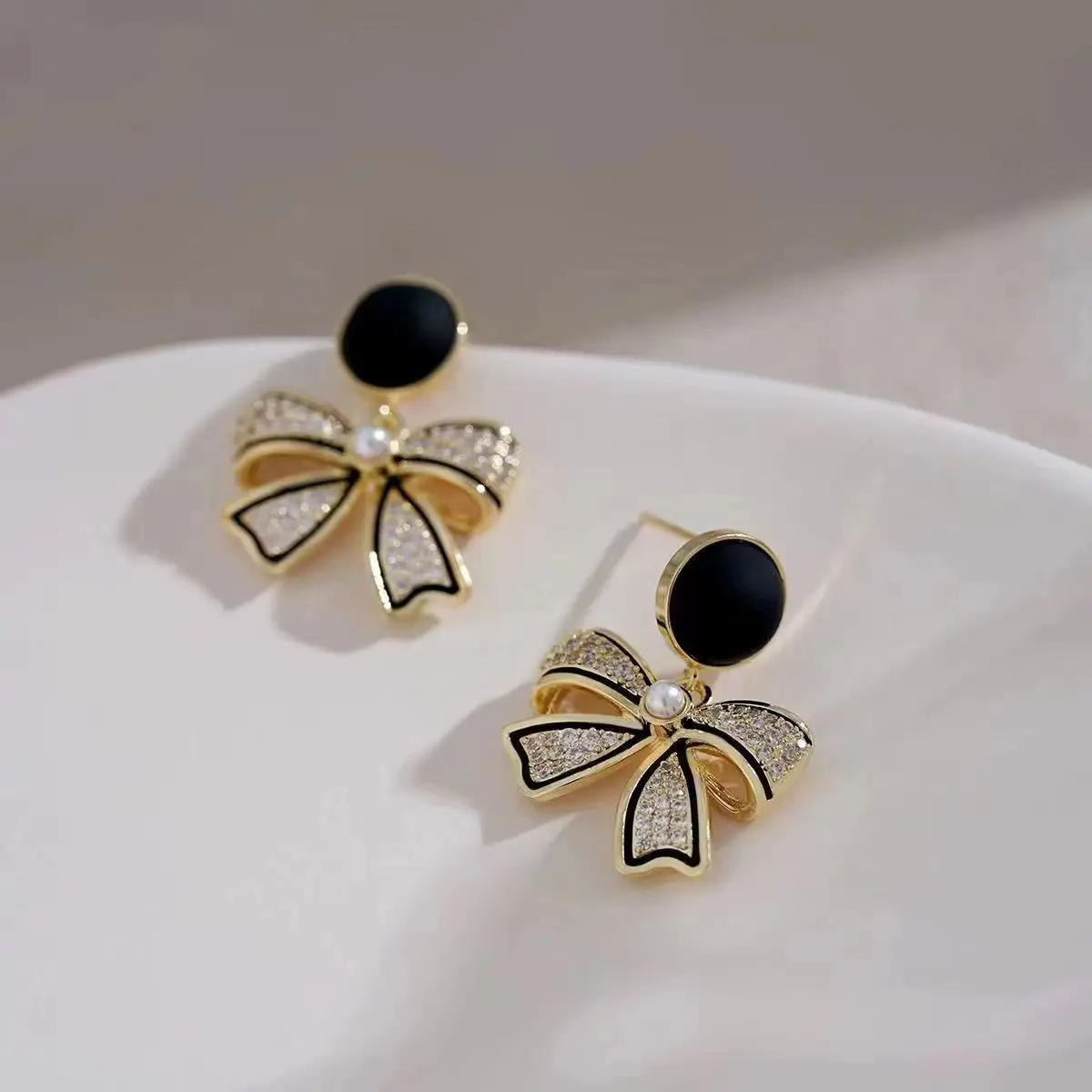 New Black Bow Pearl Earrings for Women — feature 2