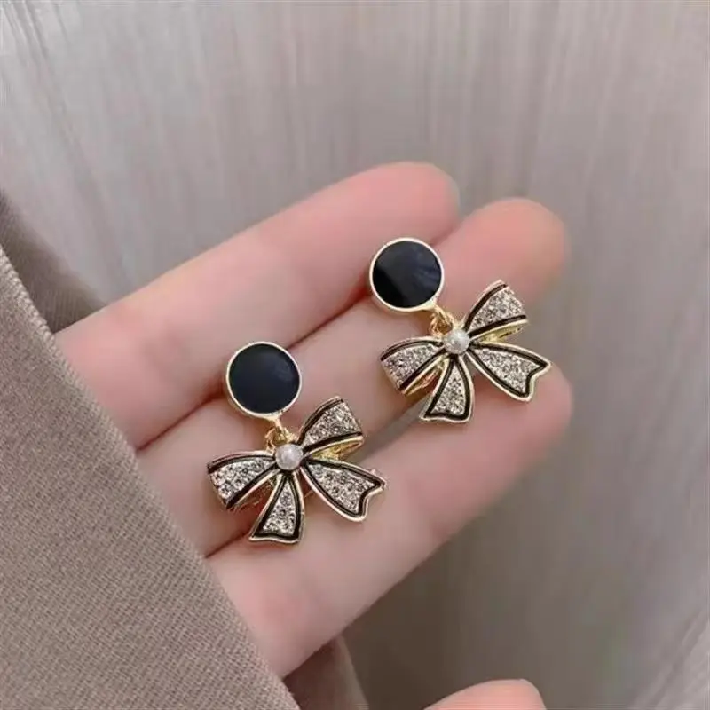 New Black Bow Pearl Earrings for Women — feature 3