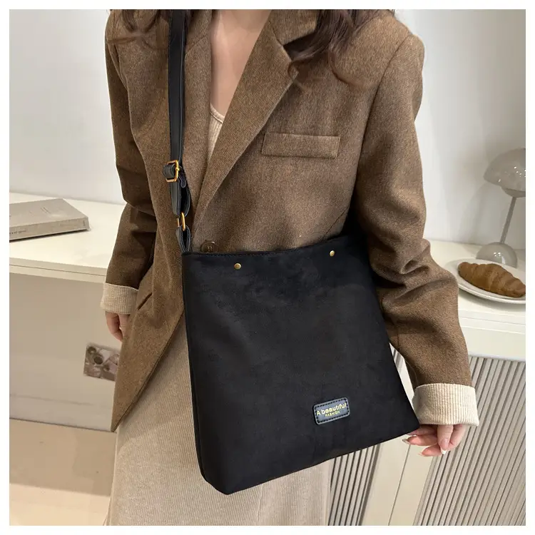 Women Retro Brown Crossbody Bag 2026 New Trend — feature 22