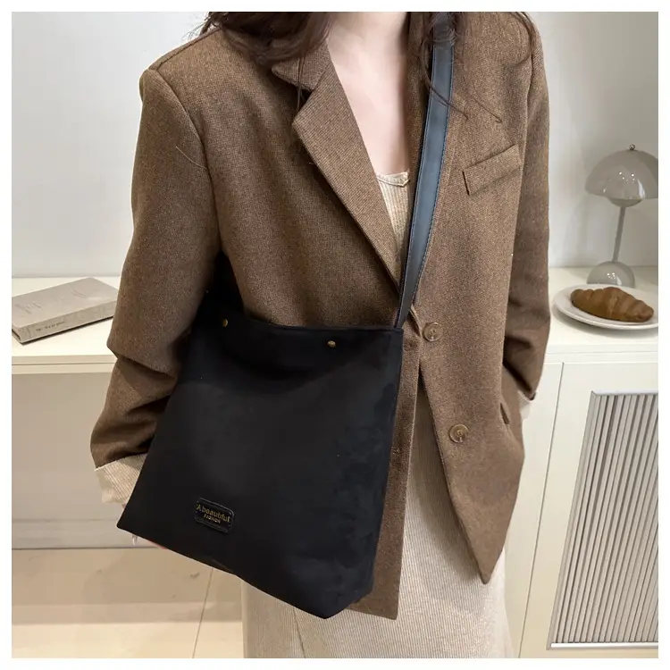 Women Retro Brown Crossbody Bag 2026 New Trend — feature 23