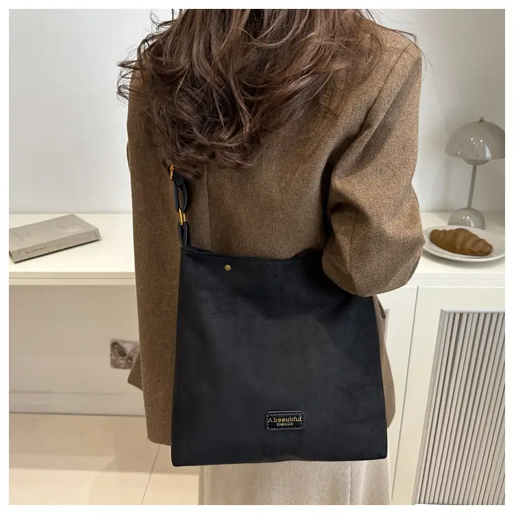 Women Retro Brown Crossbody Bag 2026 New Trend — feature 24