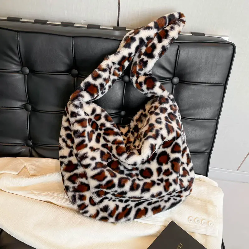 Winter Plush Leopard Print Shoulder Bag - Image 5