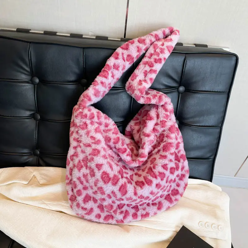 Winter Plush Leopard Print Shoulder Bag - Image 6