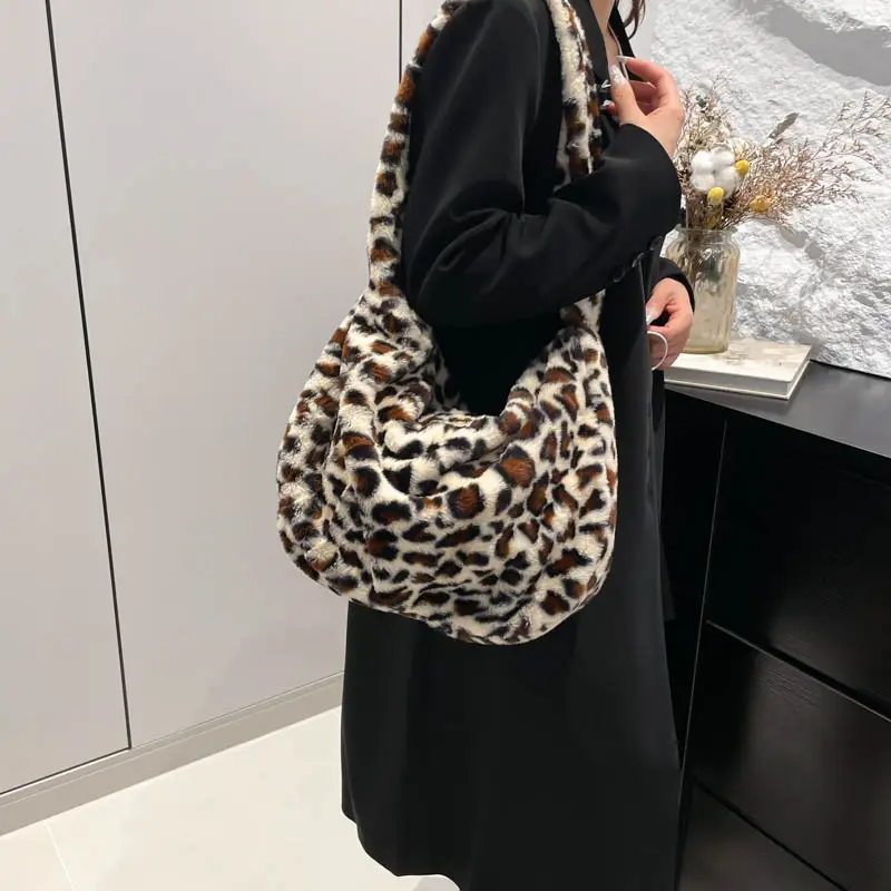 Winter Plush Leopard Print Shoulder Bag - Image 7