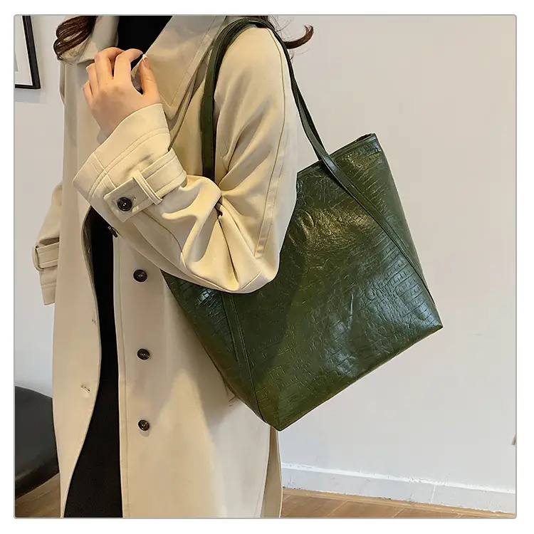 Black Croc Texture Large Tote Bag Shoulder Tote 2024 — feature 12