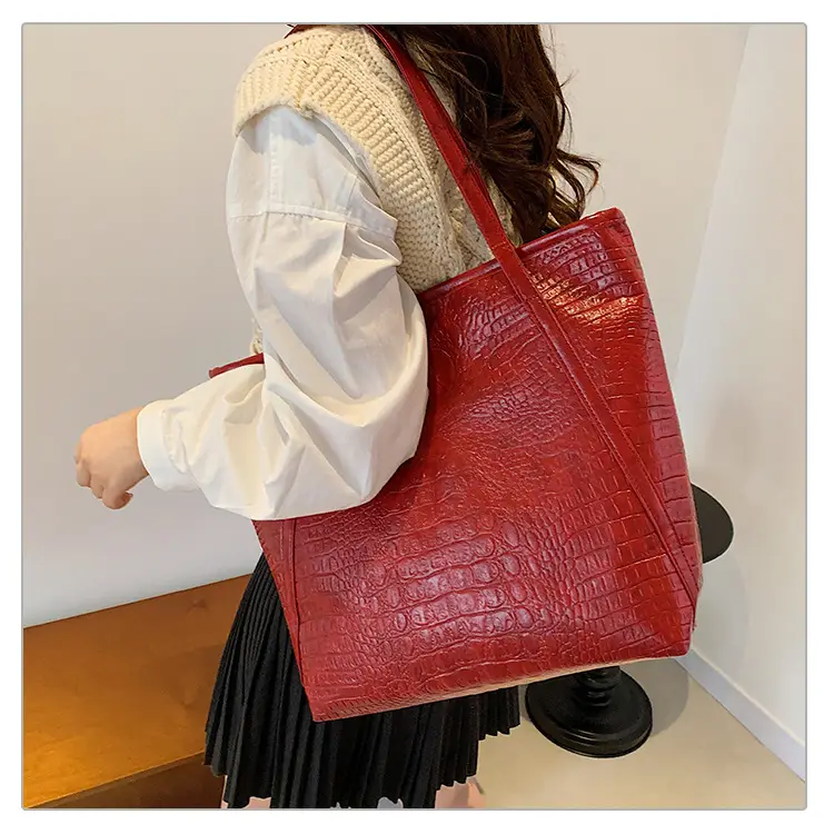 Black Croc Texture Large Tote Bag Shoulder Tote 2024 — feature 21