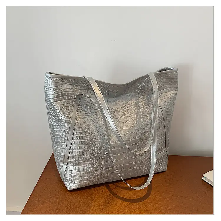 Black Croc Texture Large Tote Bag Shoulder Tote 2024 — feature 29