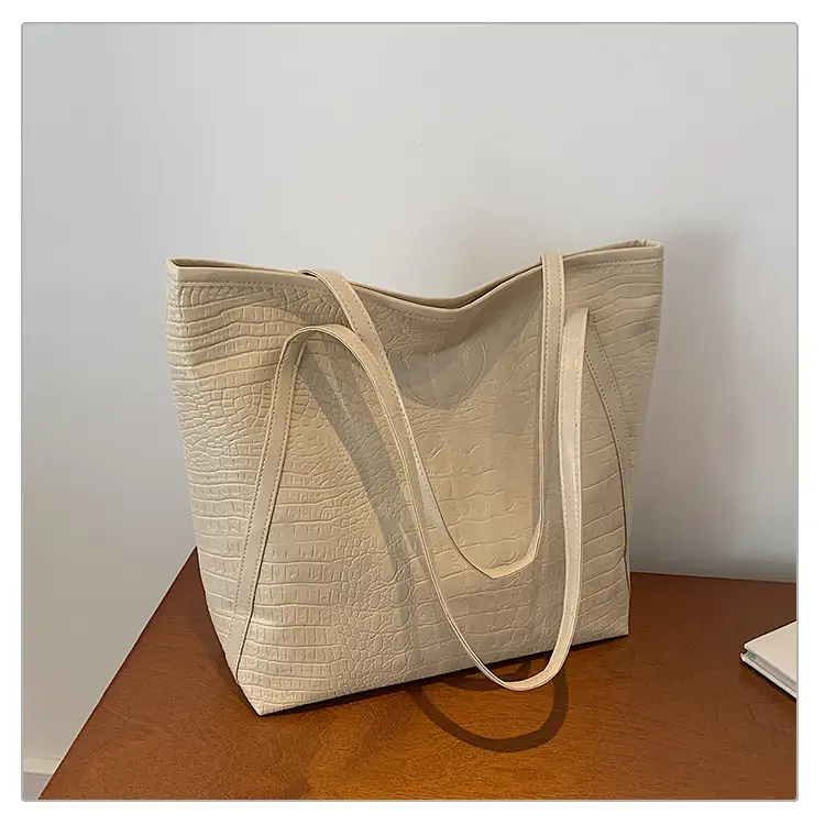 Black Croc Texture Large Tote Bag Shoulder Tote 2024 — feature 30